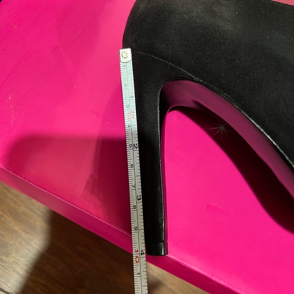 Carlos Santana peep toe suede heels - Picture 9 of 11